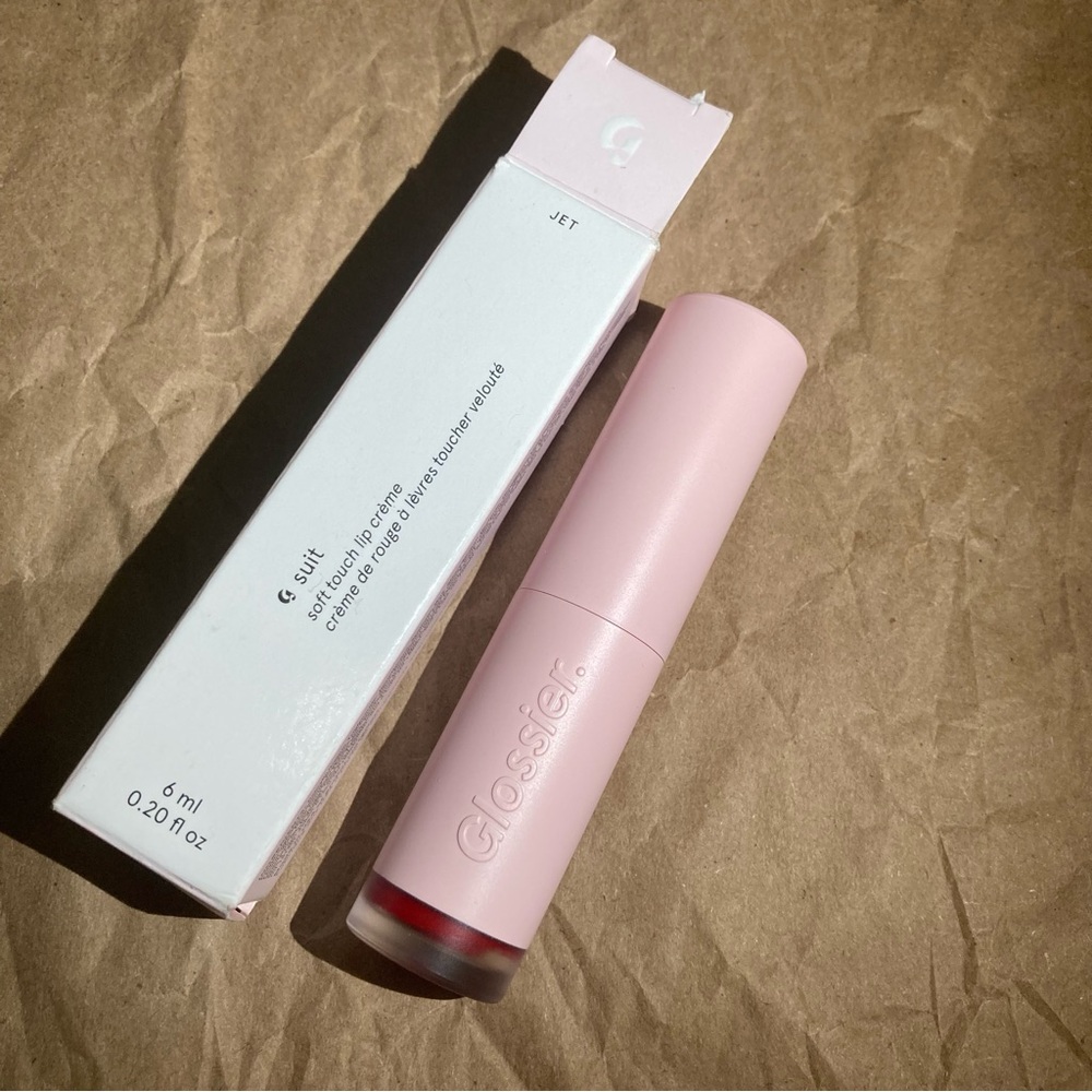 Glossier (jet)
